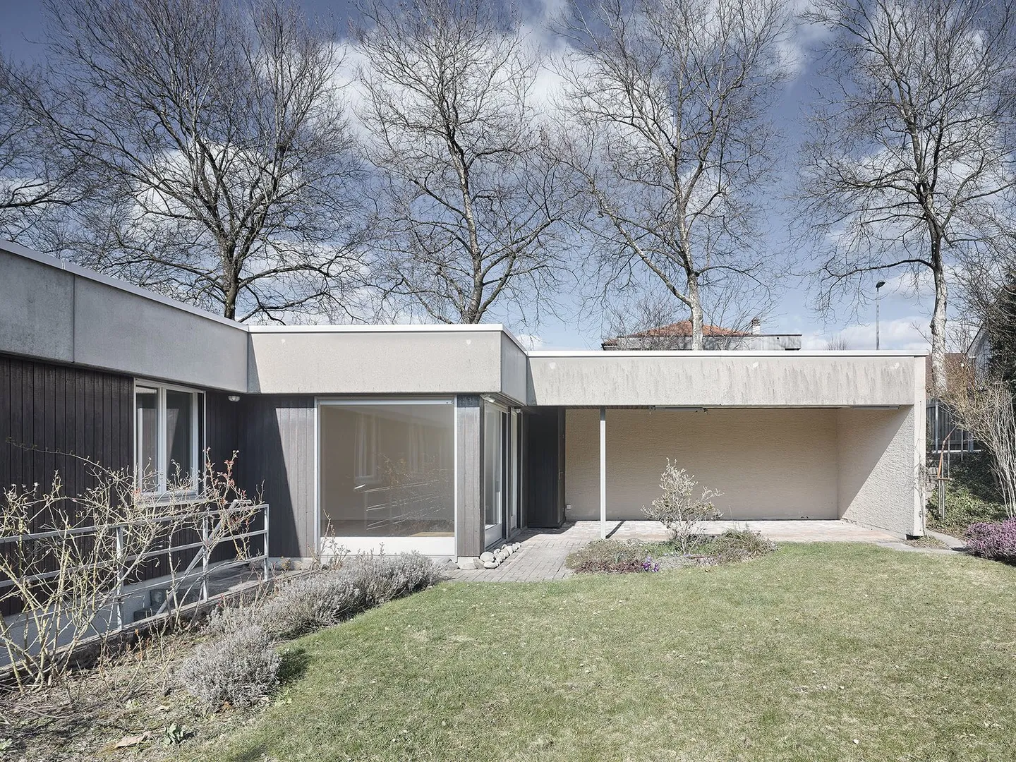 Incantevole casa a schiera di 6,5 stanze con giardino a Köniz - Foto 1 di 17