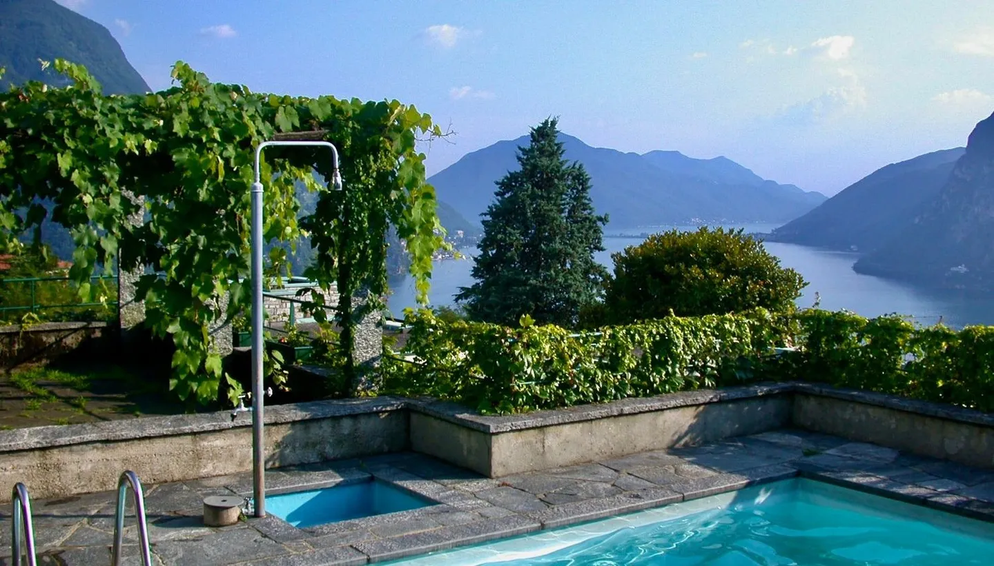 Appartement de style loft au niveau du jardin avec vue fantastique et piscine - Photo 2 sur 9