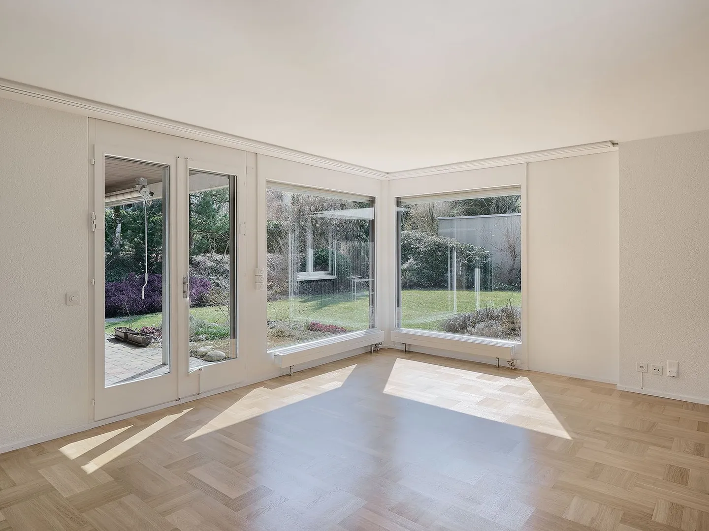 Incantevole casa a schiera di 6,5 stanze con giardino a Köniz - Foto 4 di 17