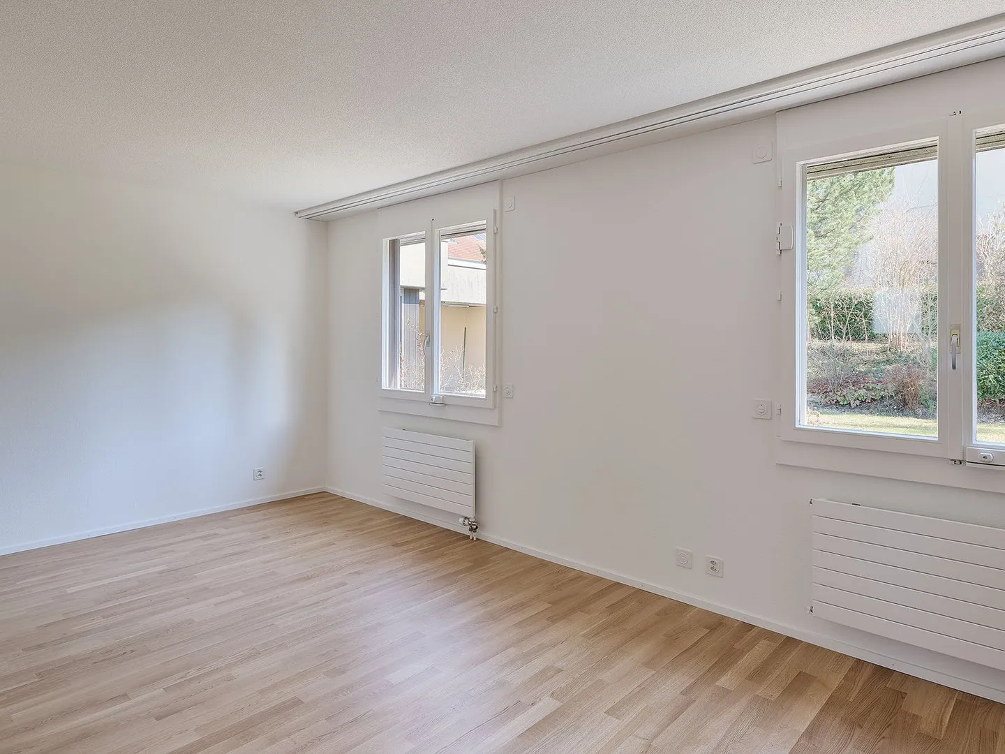 Incantevole casa a schiera di 6,5 stanze con giardino a Köniz - Foto 13 di 17