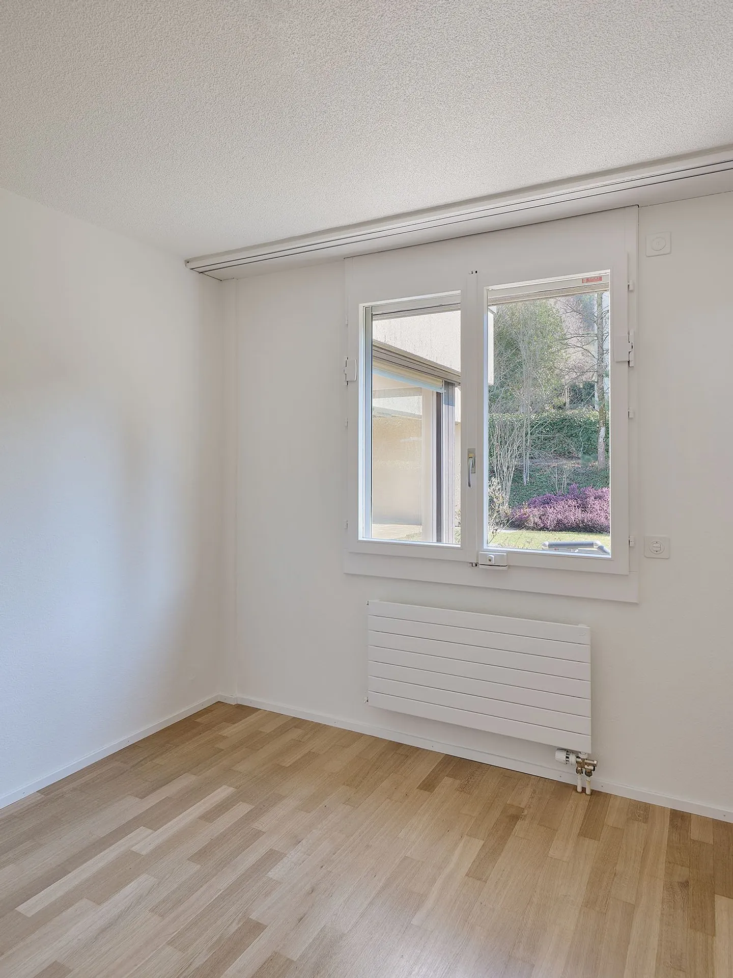 Incantevole casa a schiera di 6,5 stanze con giardino a Köniz - Foto 14 di 17