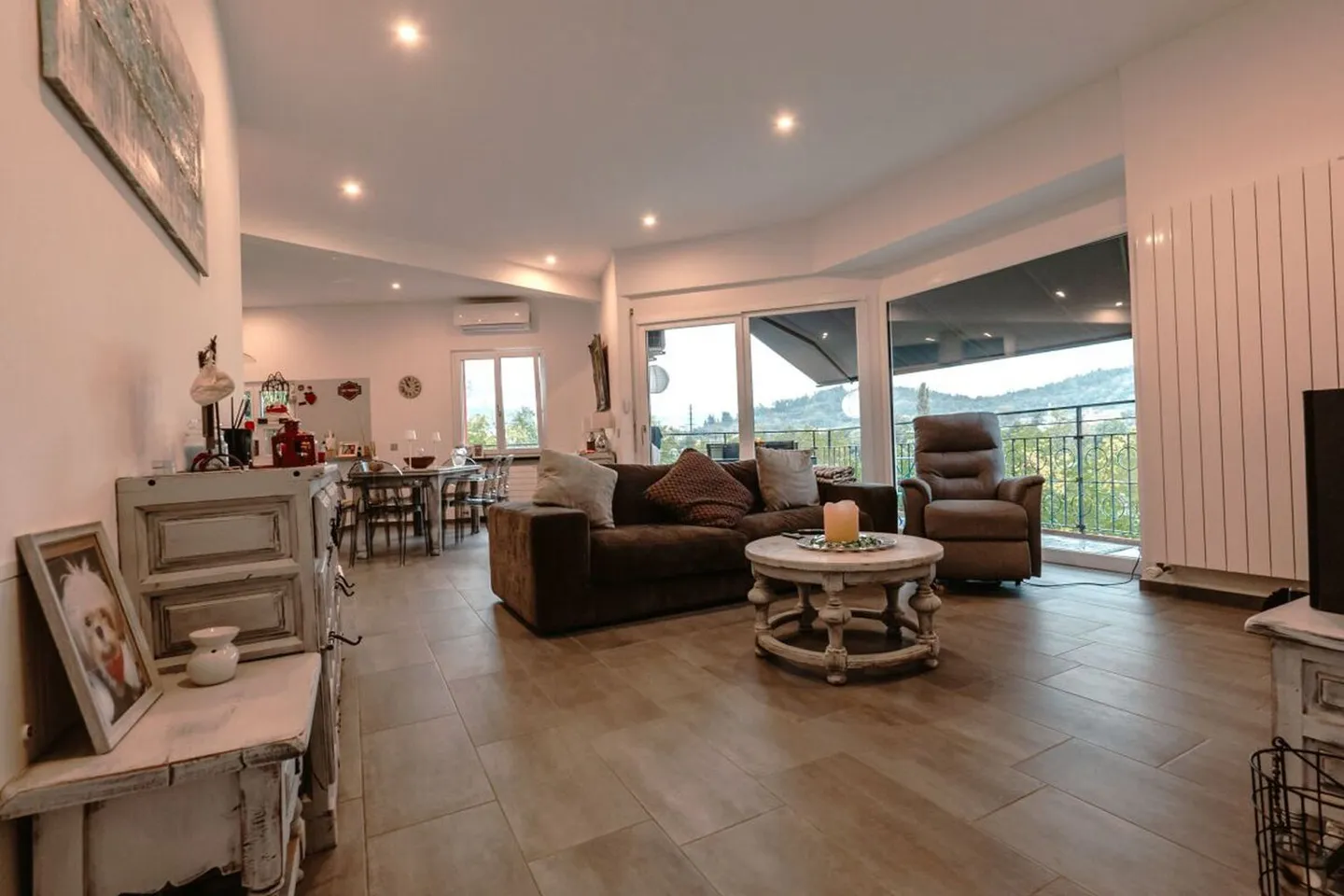 An Oasis of Peace Between Nature and Modern Comfort in Locarno - Photo 5 of 11