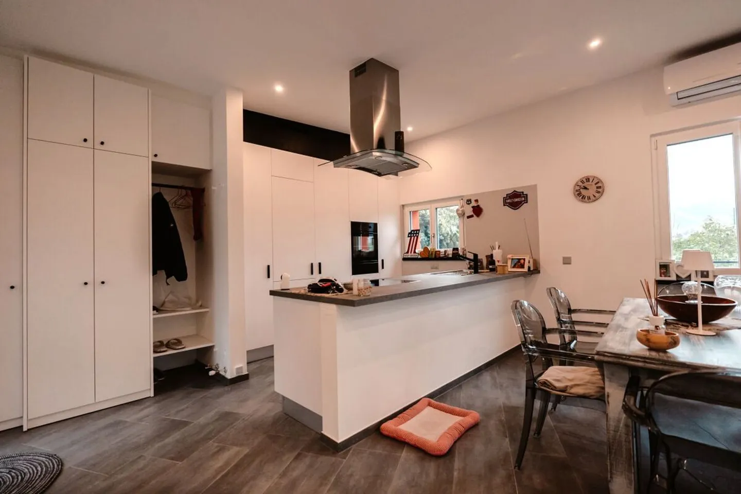 An Oasis of Peace Between Nature and Modern Comfort in Locarno - Photo 4 of 11