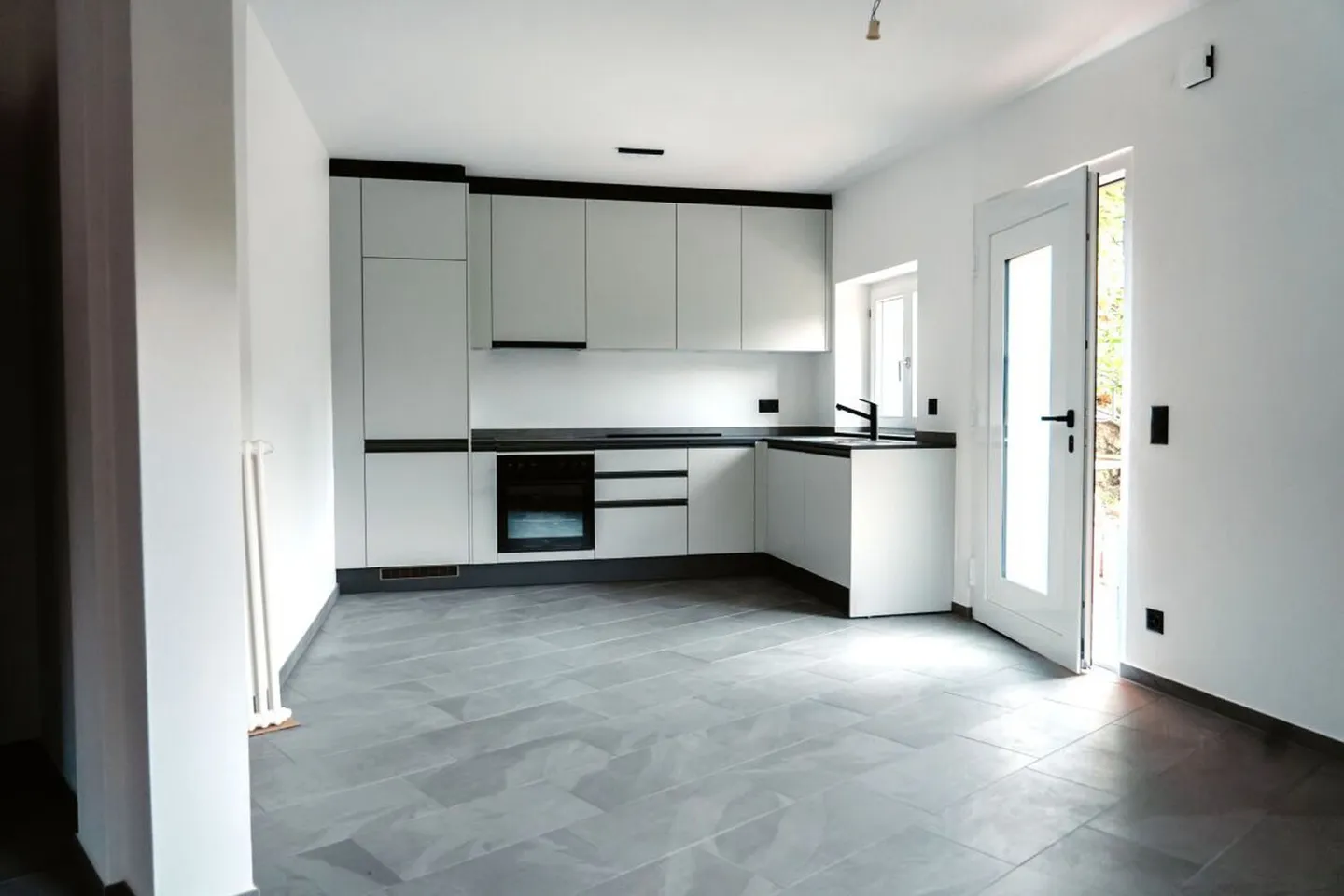 An Oasis of Peace Between Nature and Modern Comfort in Locarno - Photo 7 of 11