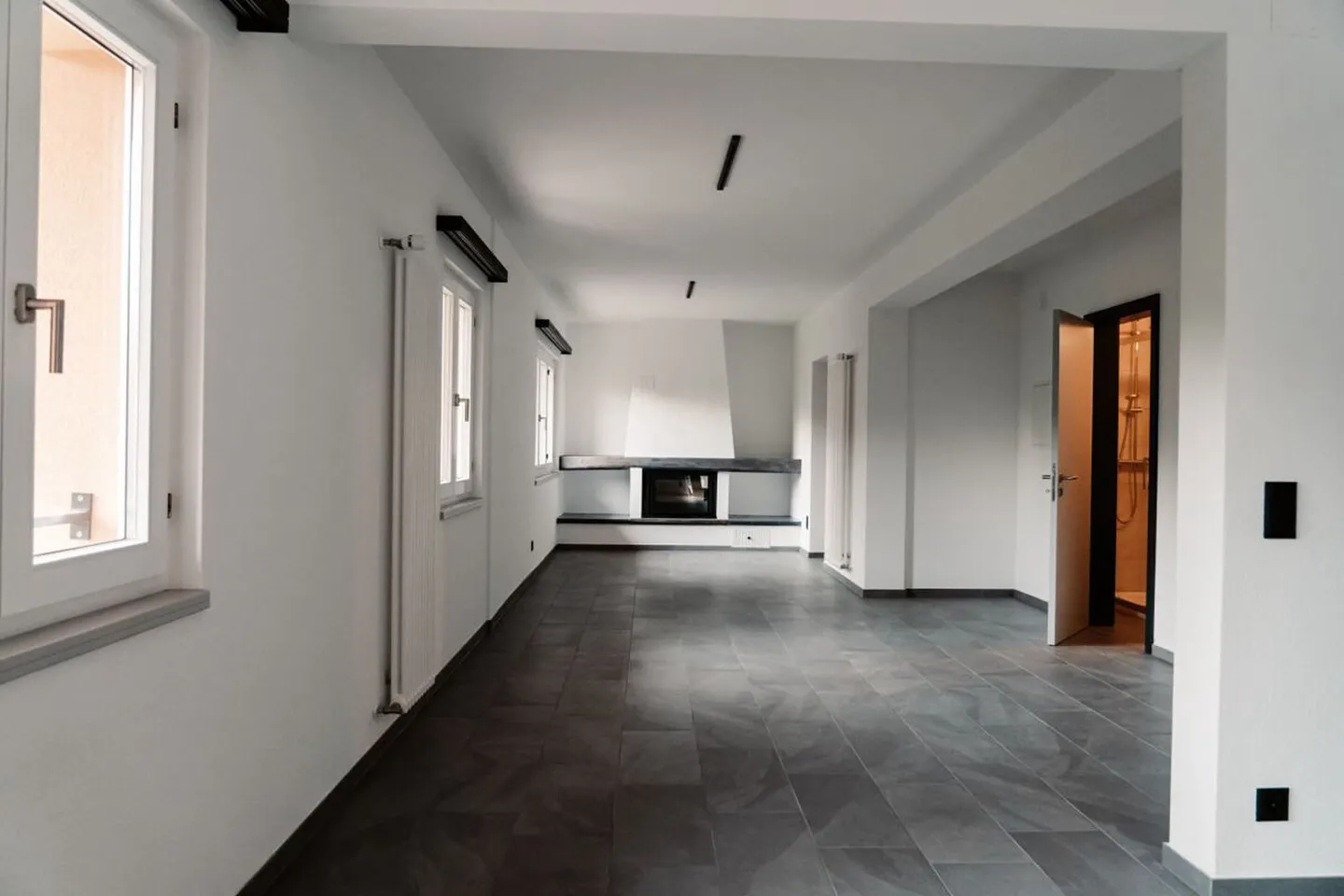 An Oasis of Peace Between Nature and Modern Comfort in Locarno - Photo 8 of 11