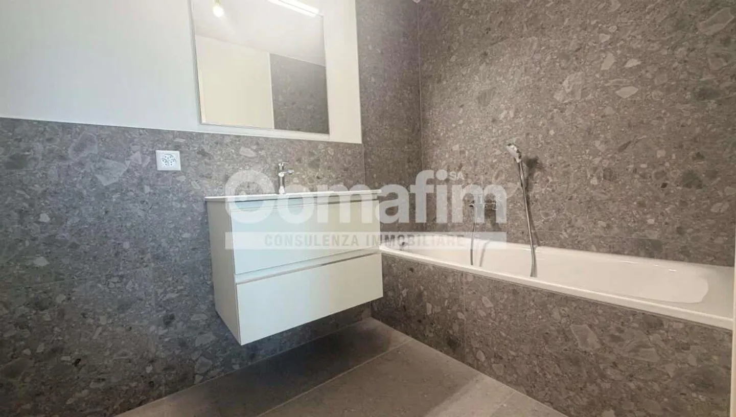MODERNO APPARTAMENTO DUPLEX CON AMPIO GIARDINO PRIVATO - Foto 7 von 11