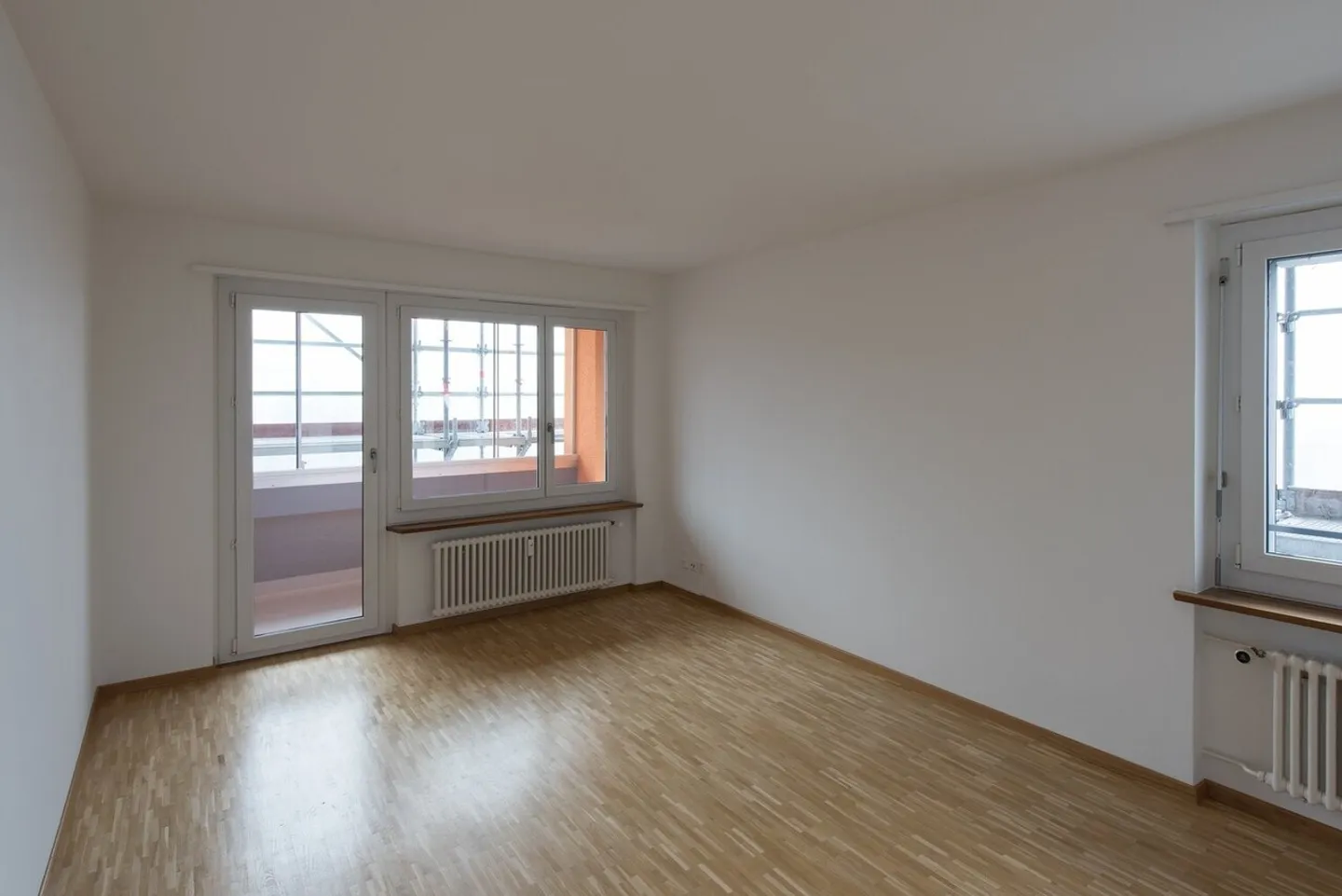 Appartamento di 3 stanze in un quartiere familiare in affitto - Foto 2 di 9