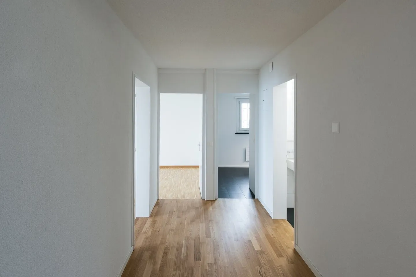 Appartamento di 3 stanze in un quartiere familiare in affitto - Foto 4 di 9