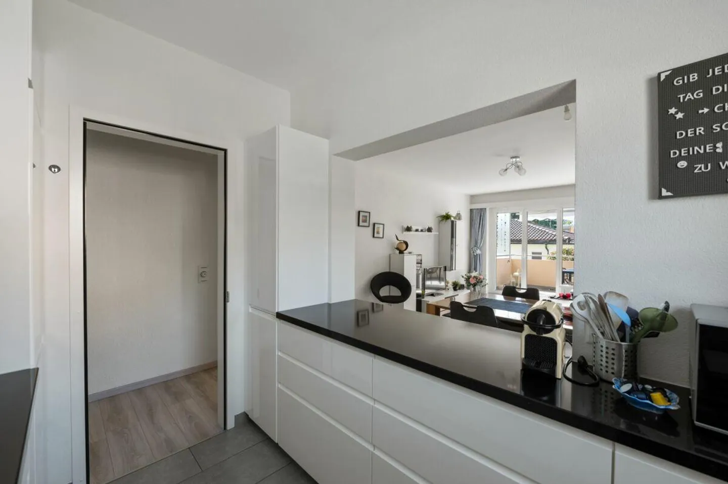 Au cœur d'Ascona, élégant et meublé 3.5 pièces avec piscine - Photo 7 sur 15