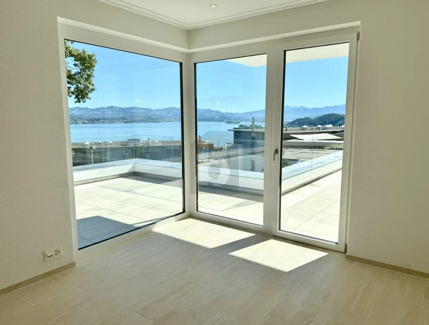 OASIS DE TRANQUILLITÉ LUXUEUSE AVEC TECHNOLOGIE HAUT DE GAMME - Photo 2 sur 6