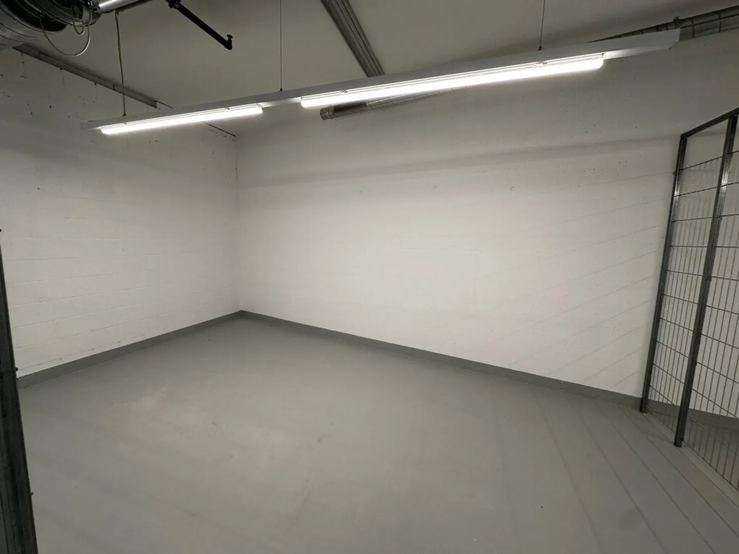 Cellar, storage and utility rooms for rent in the Lakefront Center - Photo 3 of 5