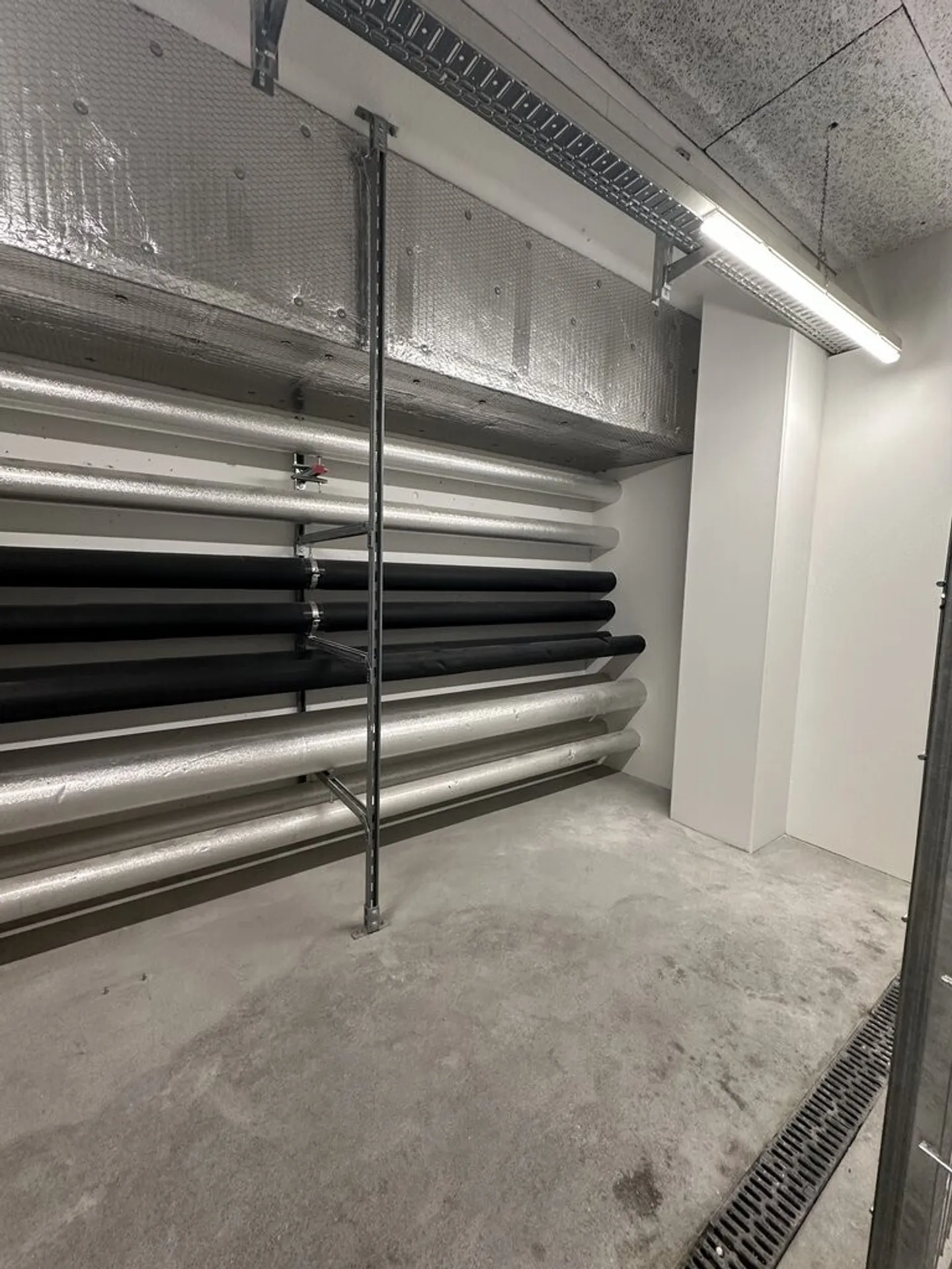 Cellar, storage and utility rooms for rent in the Lakefront Center - Photo 4 of 5