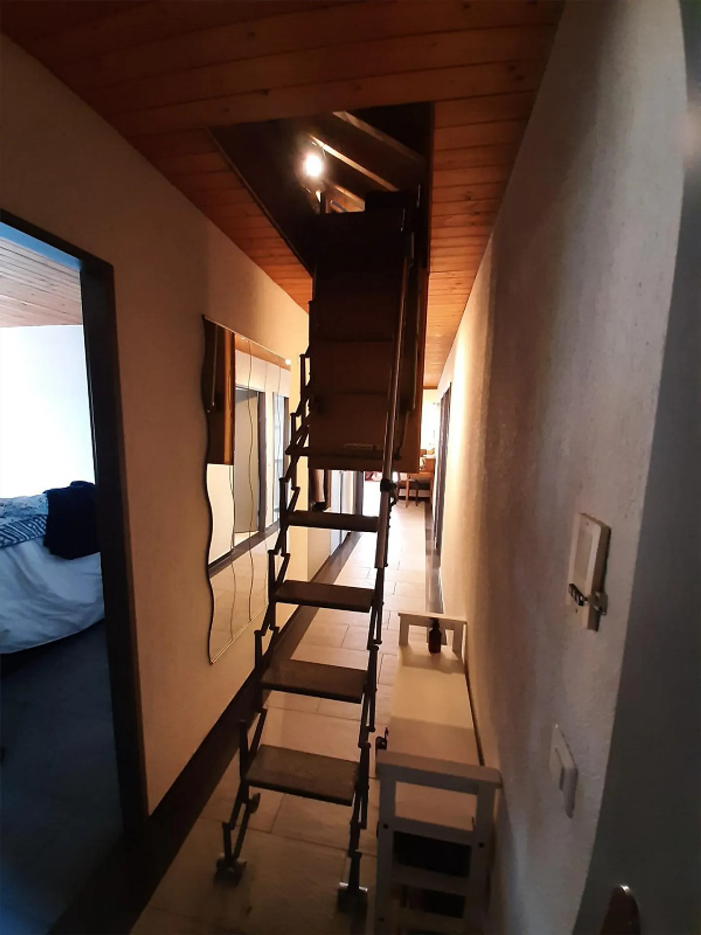 4.5-room attic apartment with parking spaces, fireplace, terrace & attic - Photo 13 of 14