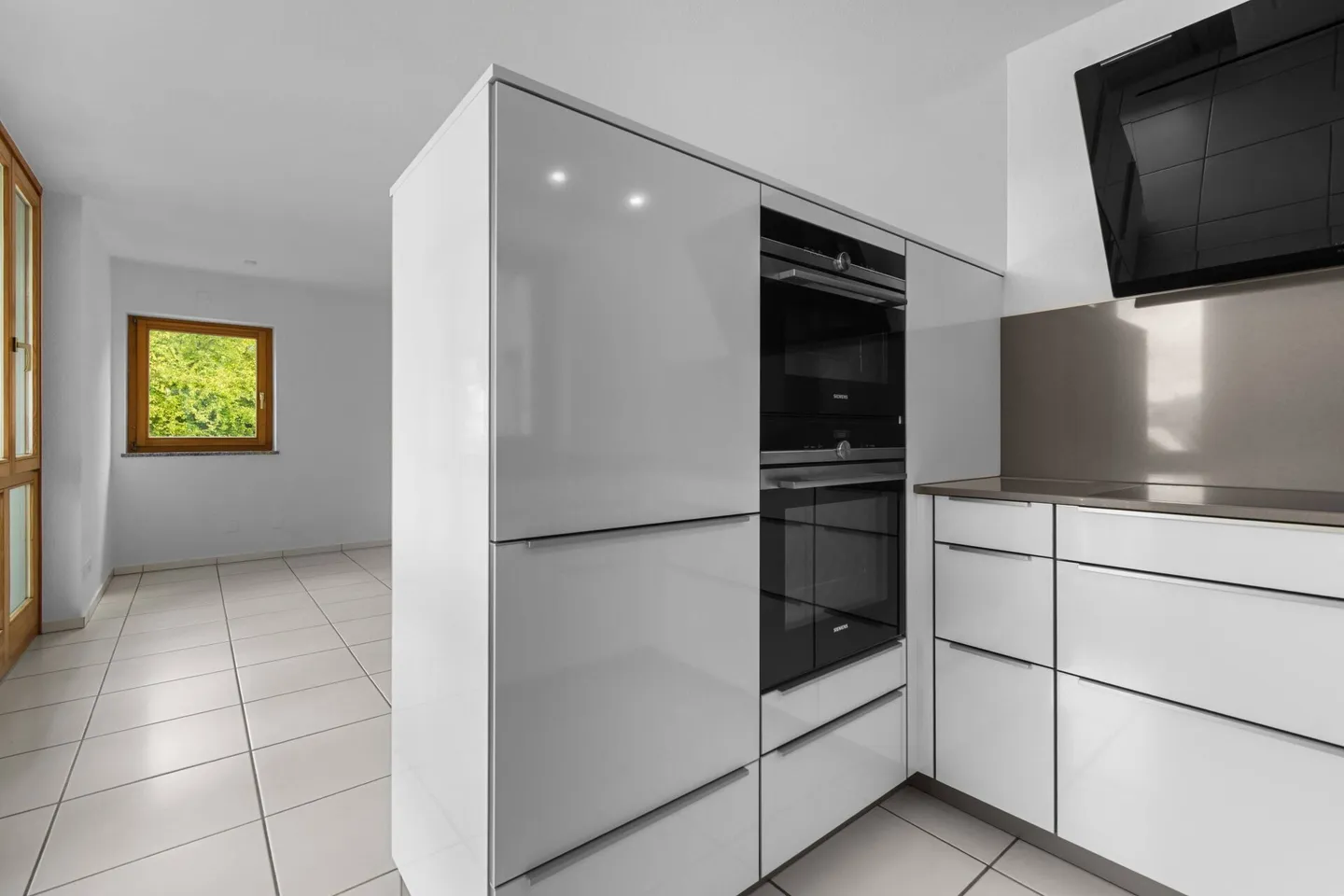 Appartamento duplex luminoso in posizione idilliaca con balcone - Foto 3 di 9