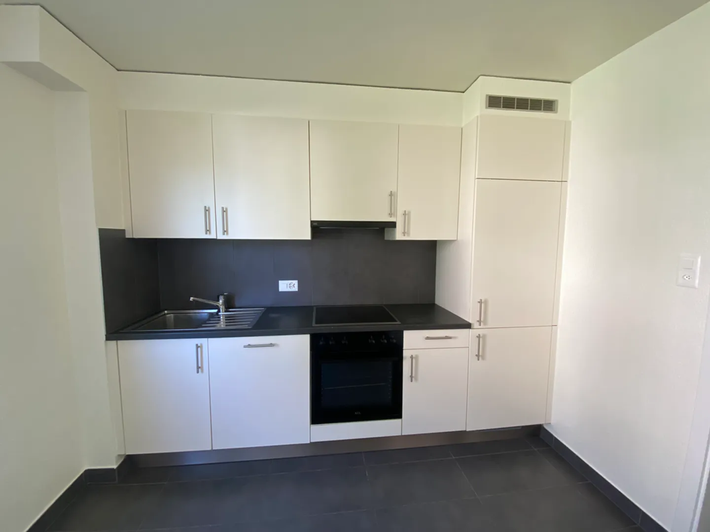 3.5 Room Apartment - Photo 1 of 9