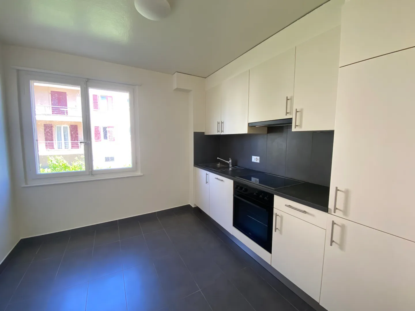 3.5 Room Apartment - Photo 2 of 9