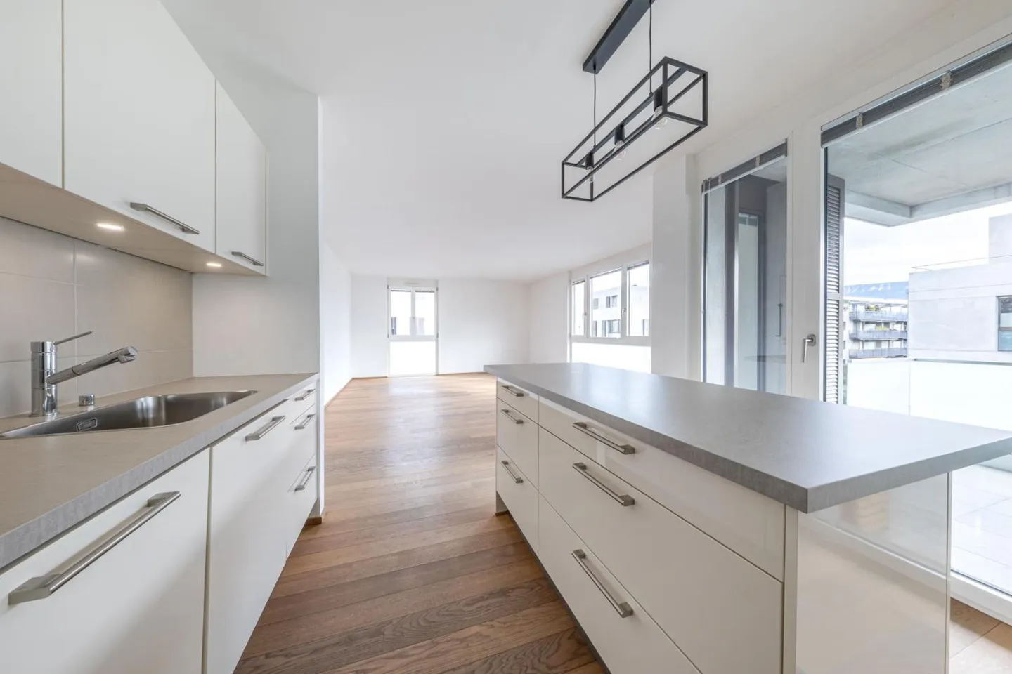 Modern 4-room apartment with loggia - Photo 2 of 5