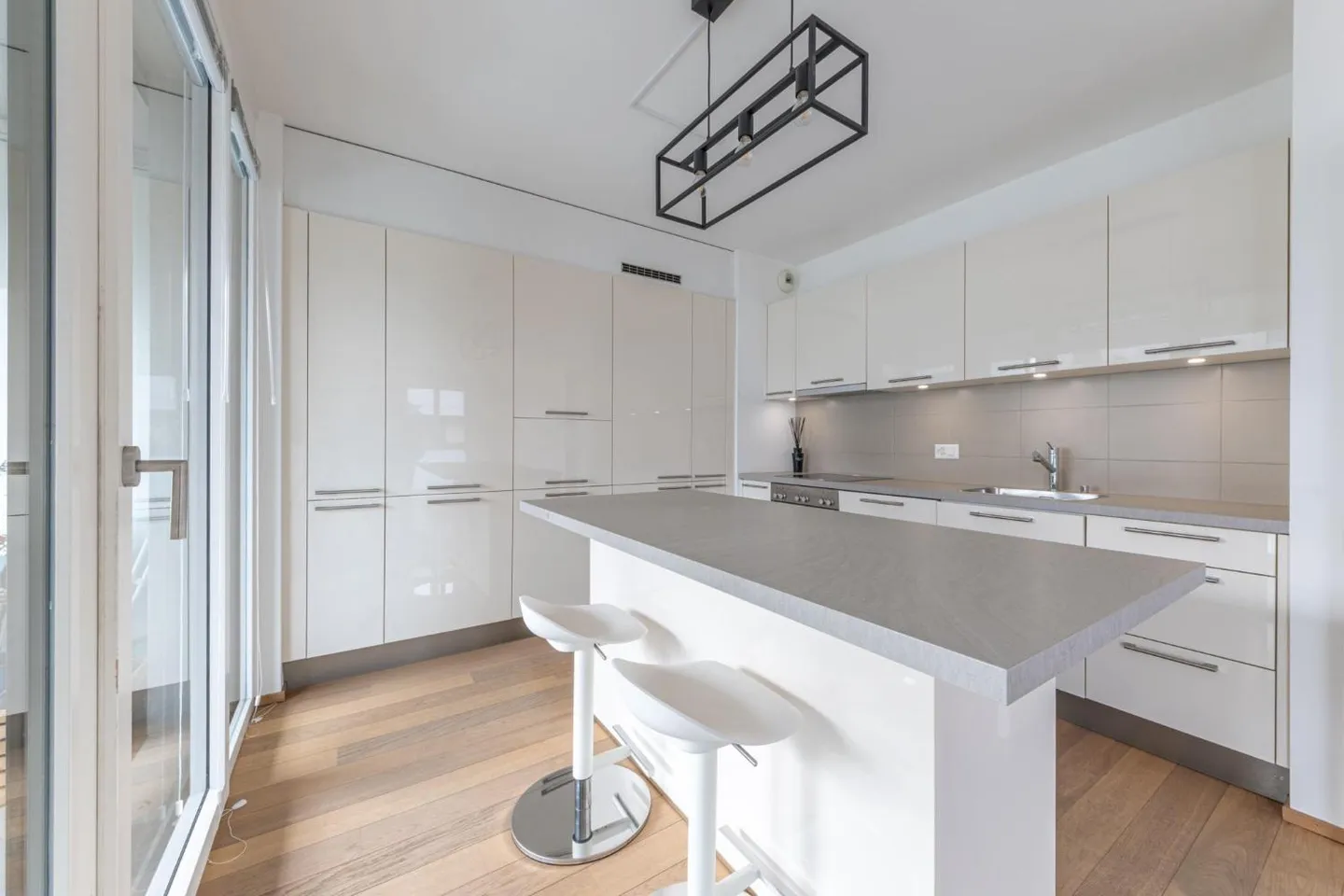 Modern 4-room apartment with loggia - Photo 4 of 5