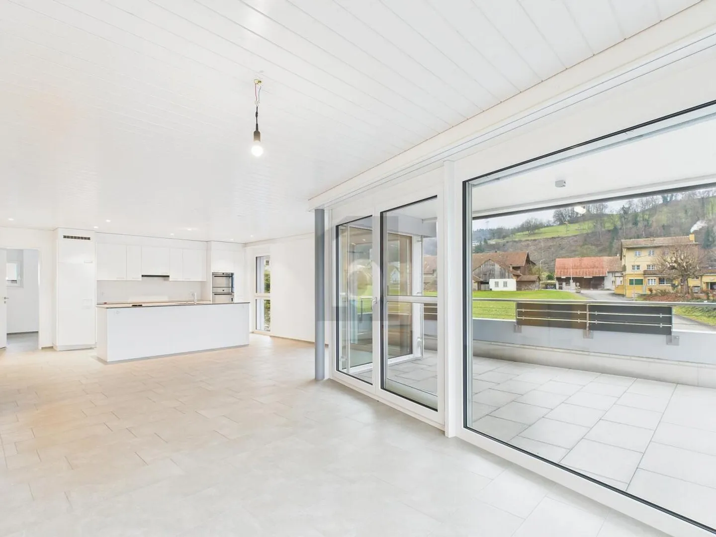 Attique moderne avec grand balcon - Photo 1 sur 6