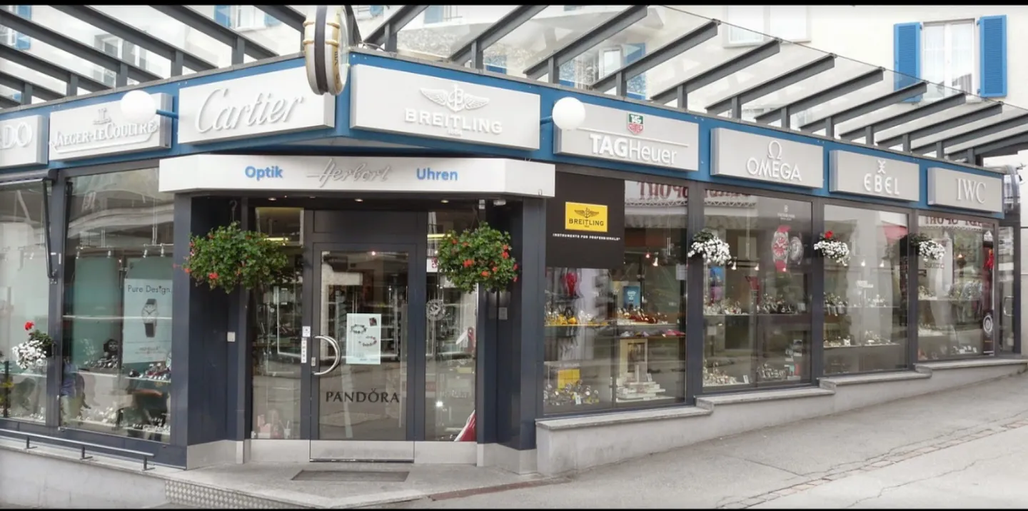 Negozio di vendita nel cuore di Saas-Fee vicino a Du Glacier e Migros - Foto 2 di 9