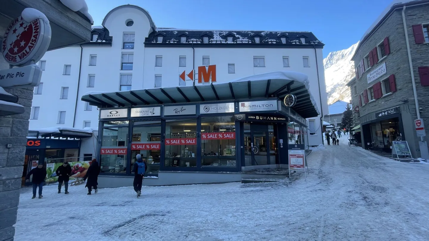 Negozio di vendita nel cuore di Saas-Fee vicino a Du Glacier e Migros - Foto 3 di 9