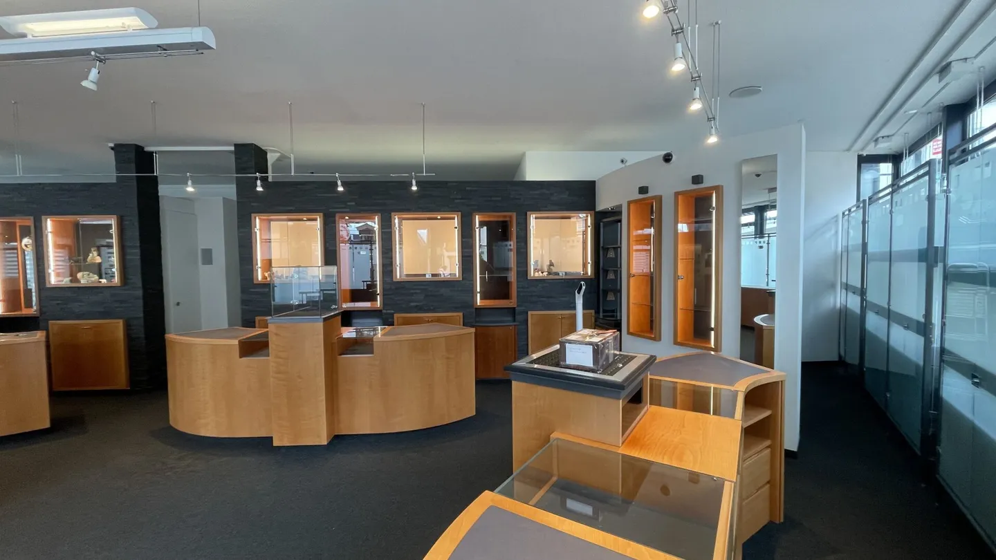 Negozio di vendita nel cuore di Saas-Fee vicino a Du Glacier e Migros - Foto 6 di 9