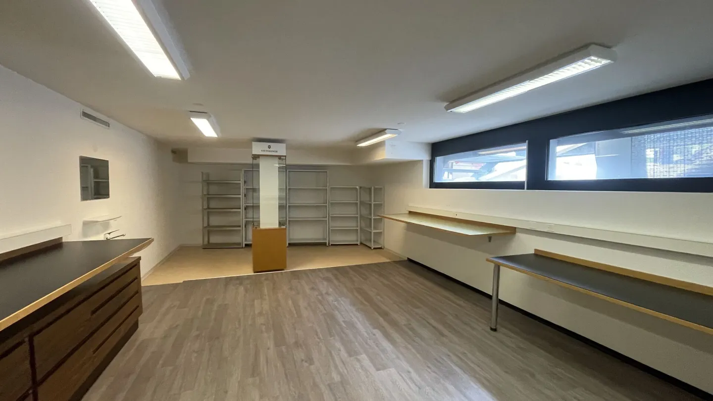 Negozio di vendita nel cuore di Saas-Fee vicino a Du Glacier e Migros - Foto 8 di 9