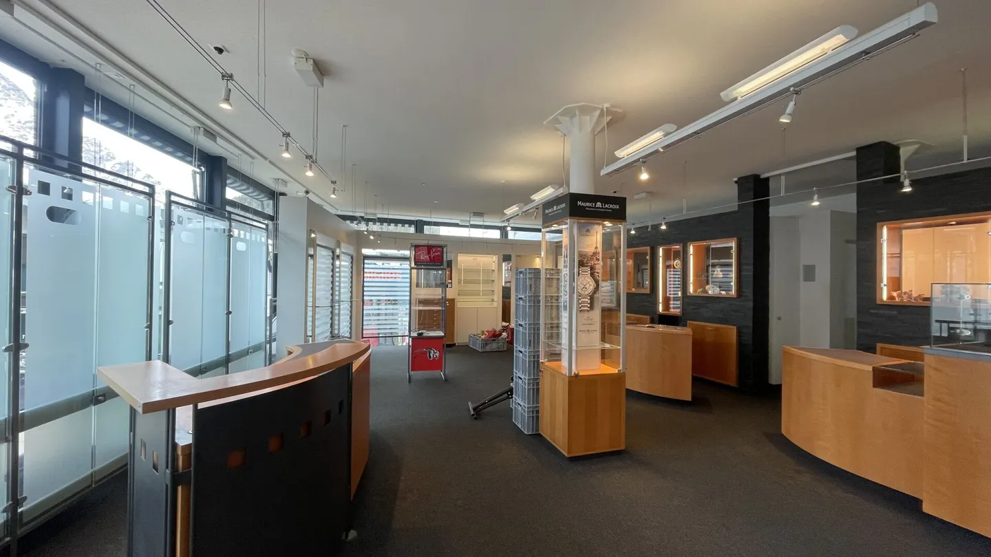 Negozio di vendita nel cuore di Saas-Fee vicino a Du Glacier e Migros - Foto 9 di 9