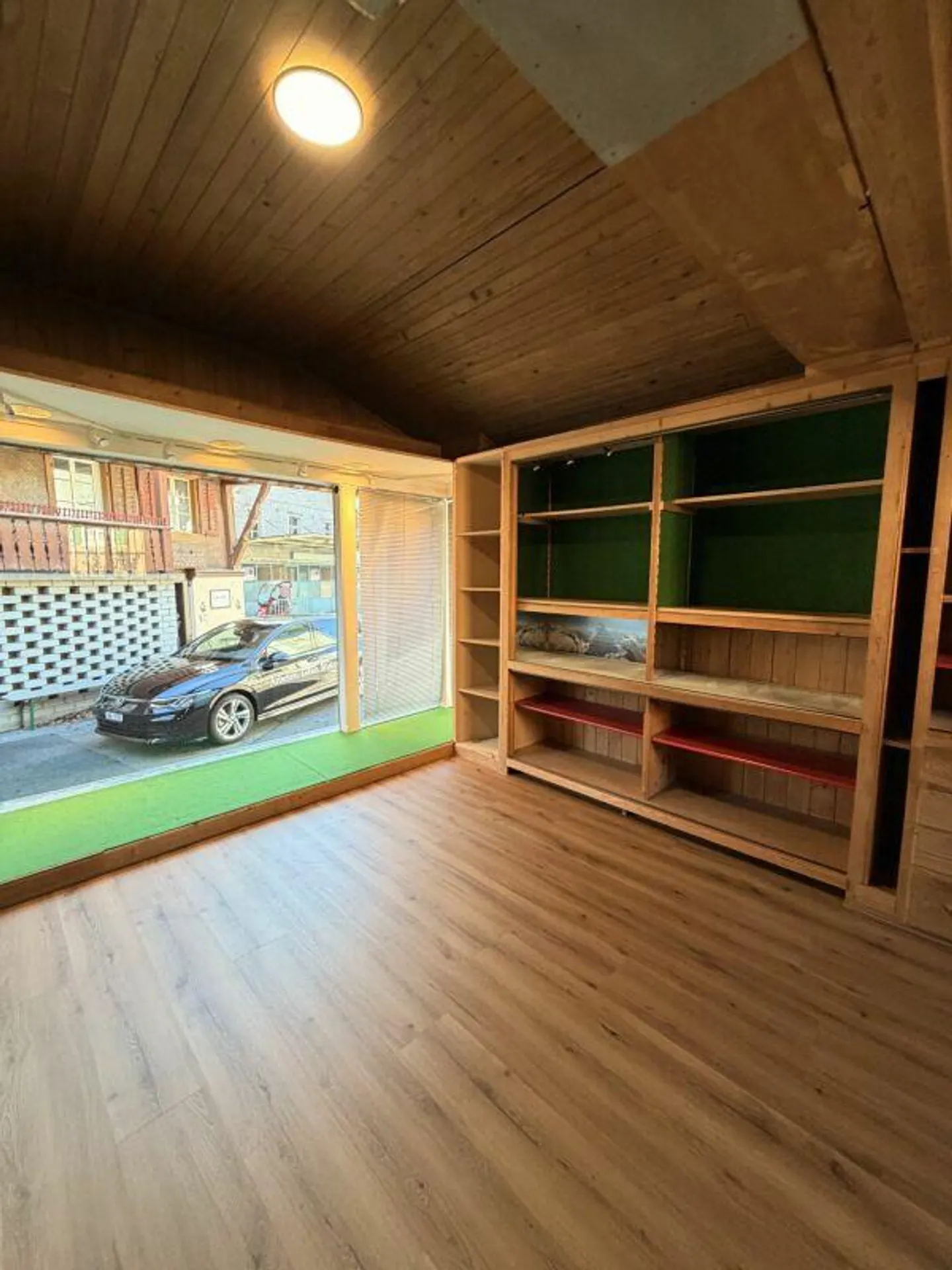Espace d'exposition ou de stockage polyvalent au centre de Sarnen ! - Photo 4 sur 4