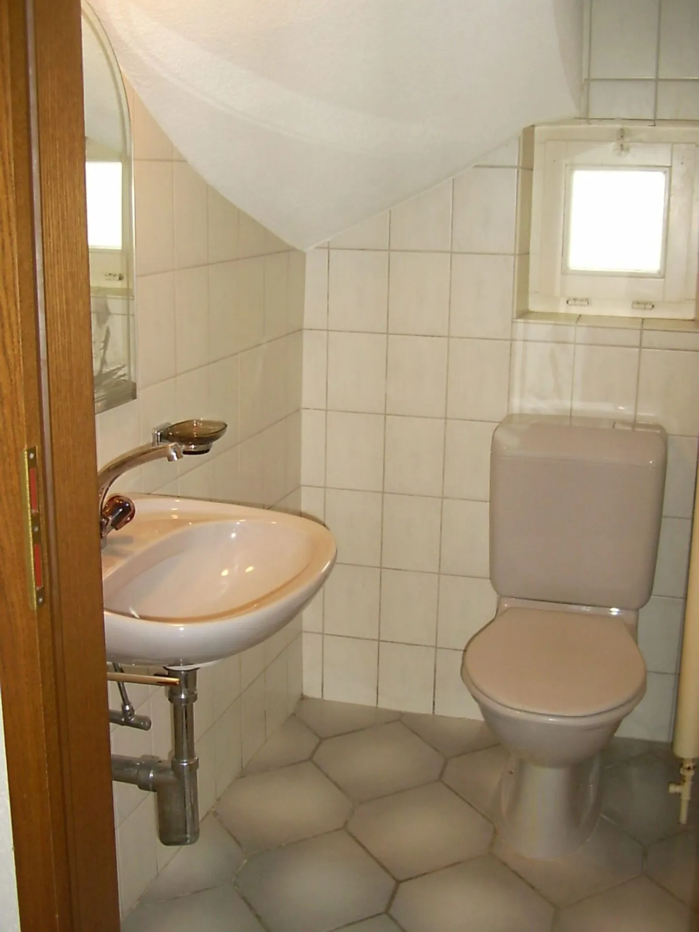 Proprietà redditizia, edificio multifamiliare ben tenuto con 3 appartamenti - Foto 4 di 16