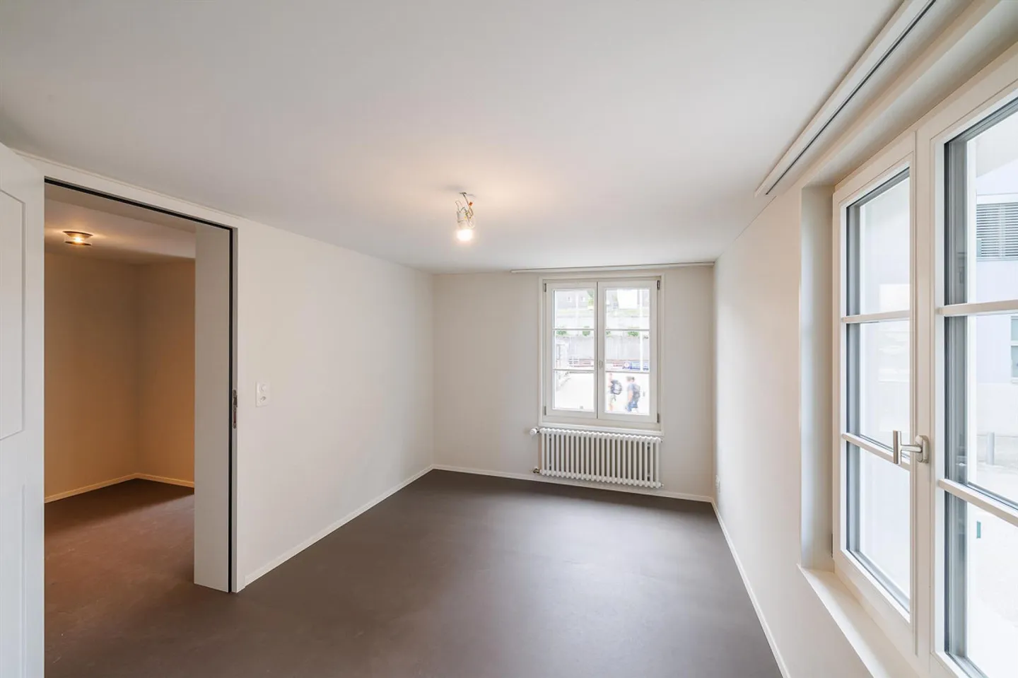 Charmante appartement de 4,5 pièces dans un bâtiment historique - Photo 3 sur 7