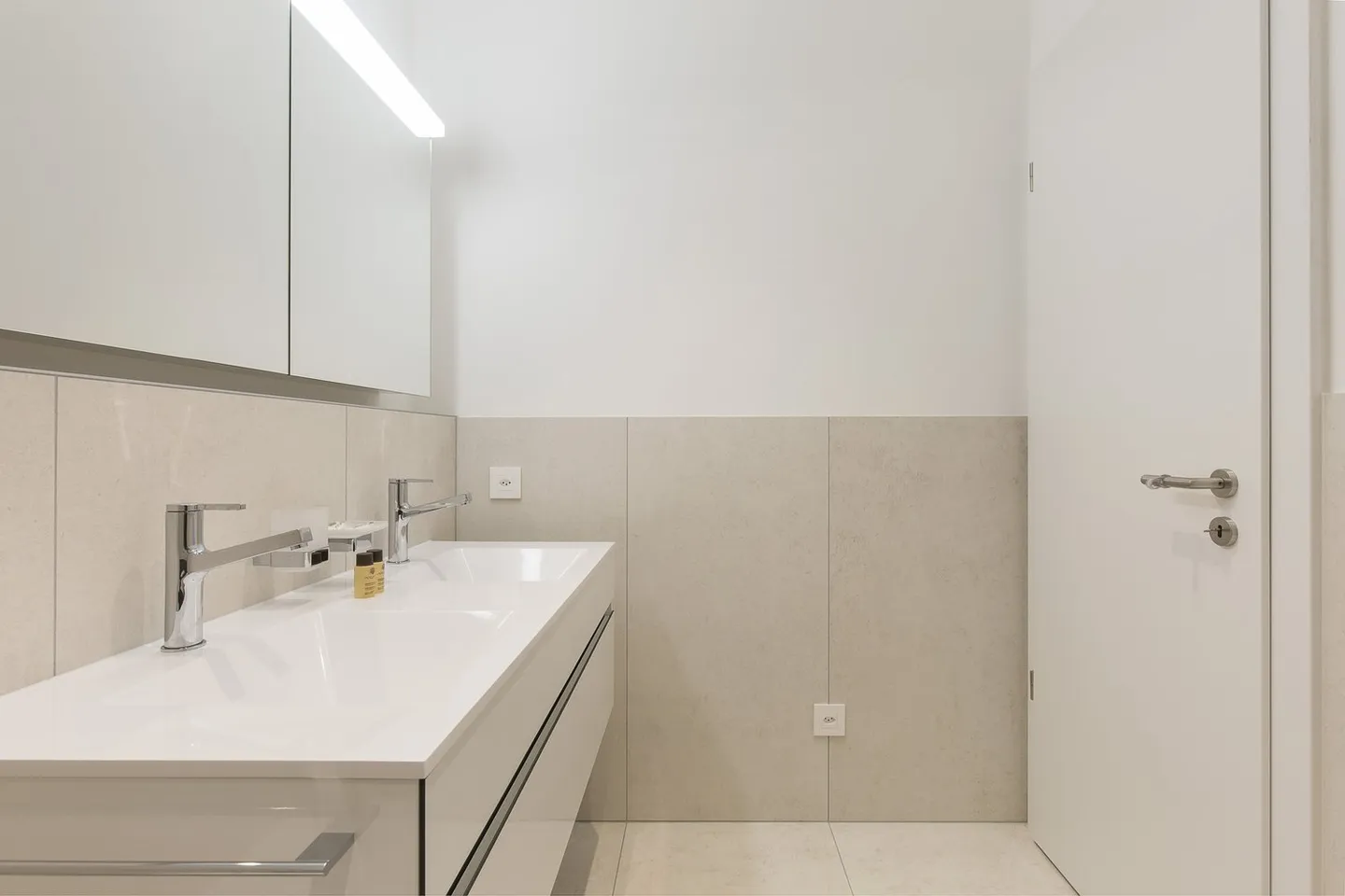 Ampio appartamento di 4,5 locali, centrale e vicino alle università di Lugano - Foto 9 di 13