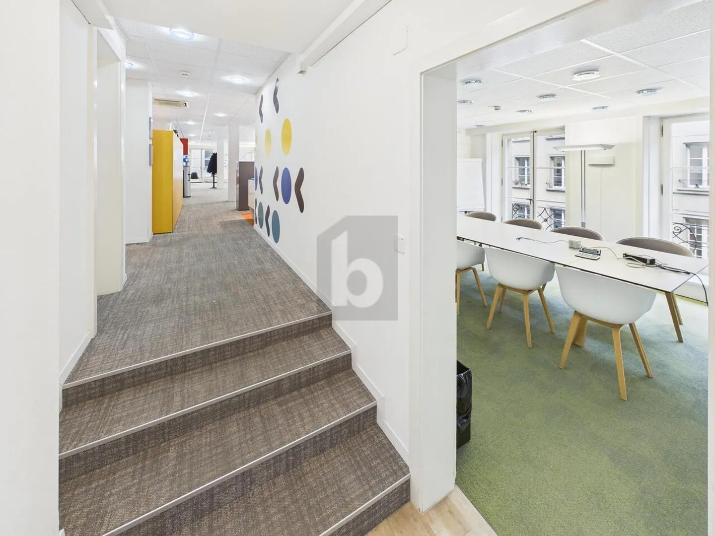 VERY CENTRAL, LIGHT-FLOODED AND SPACIOUS - Photo 3 of 6