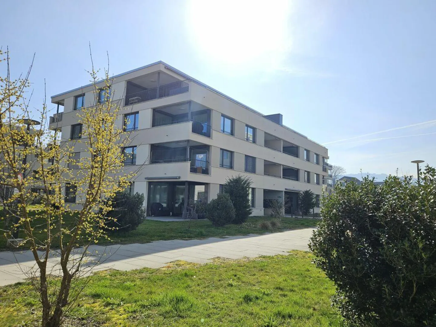 Moderno appartamento attico di 3,5 stanze al lago - Foto 1 di 12
