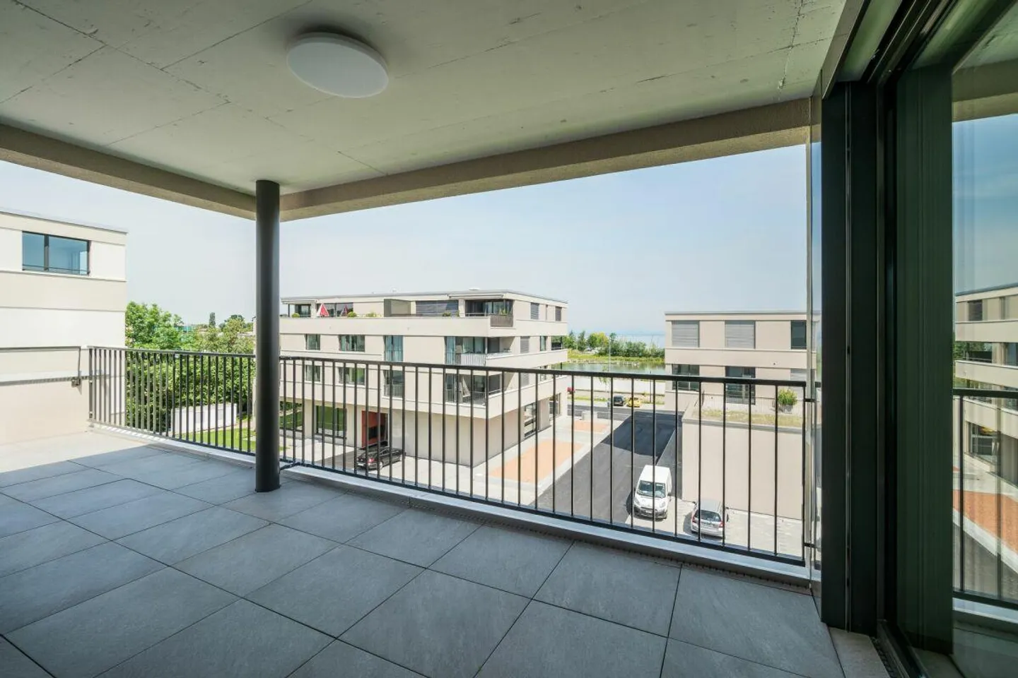 Moderno appartamento attico di 3,5 stanze al lago - Foto 10 di 12