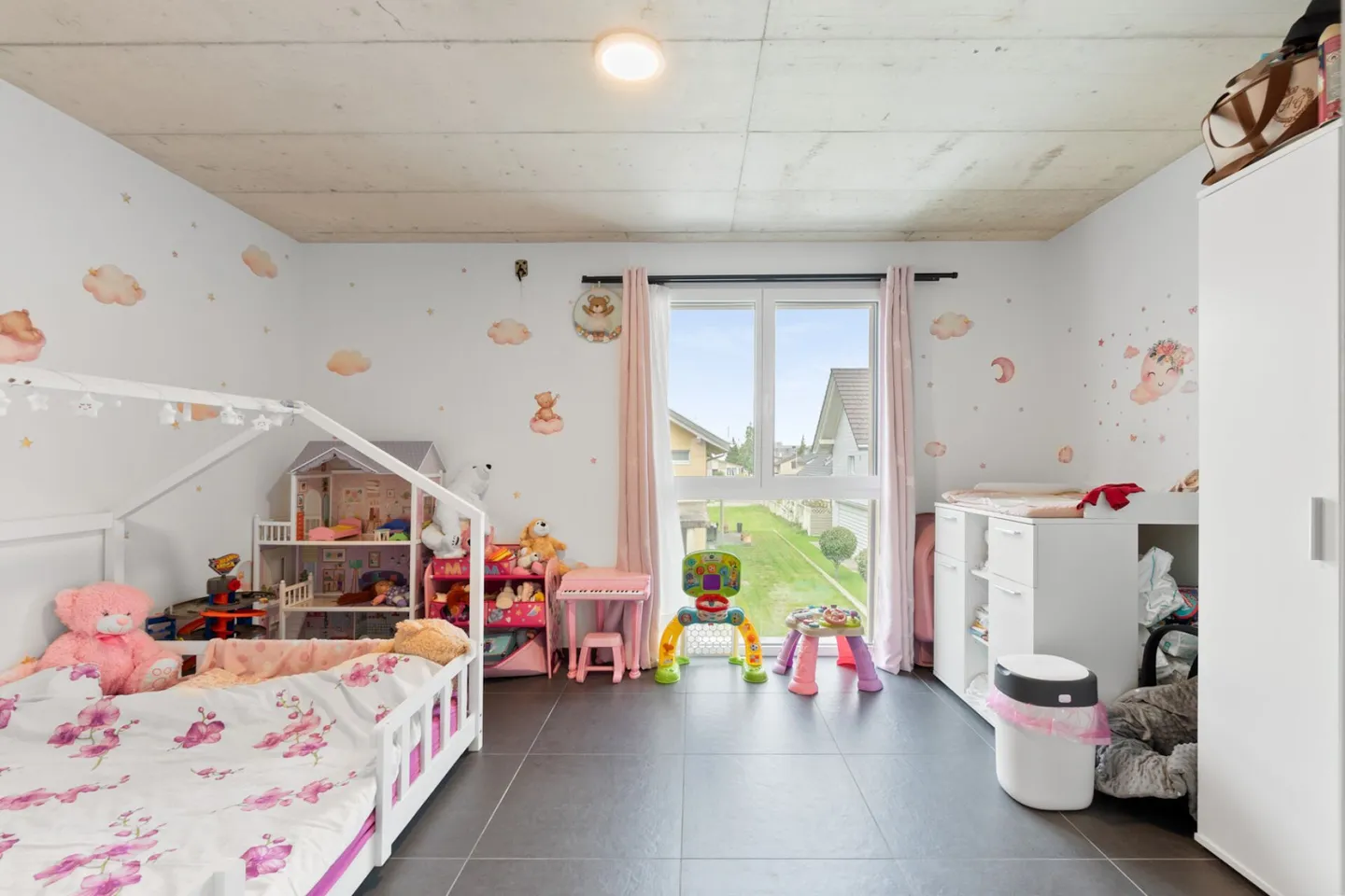 Maison jumelée de 4,5 pièces avec 2 places de parking - Photo 4 sur 10