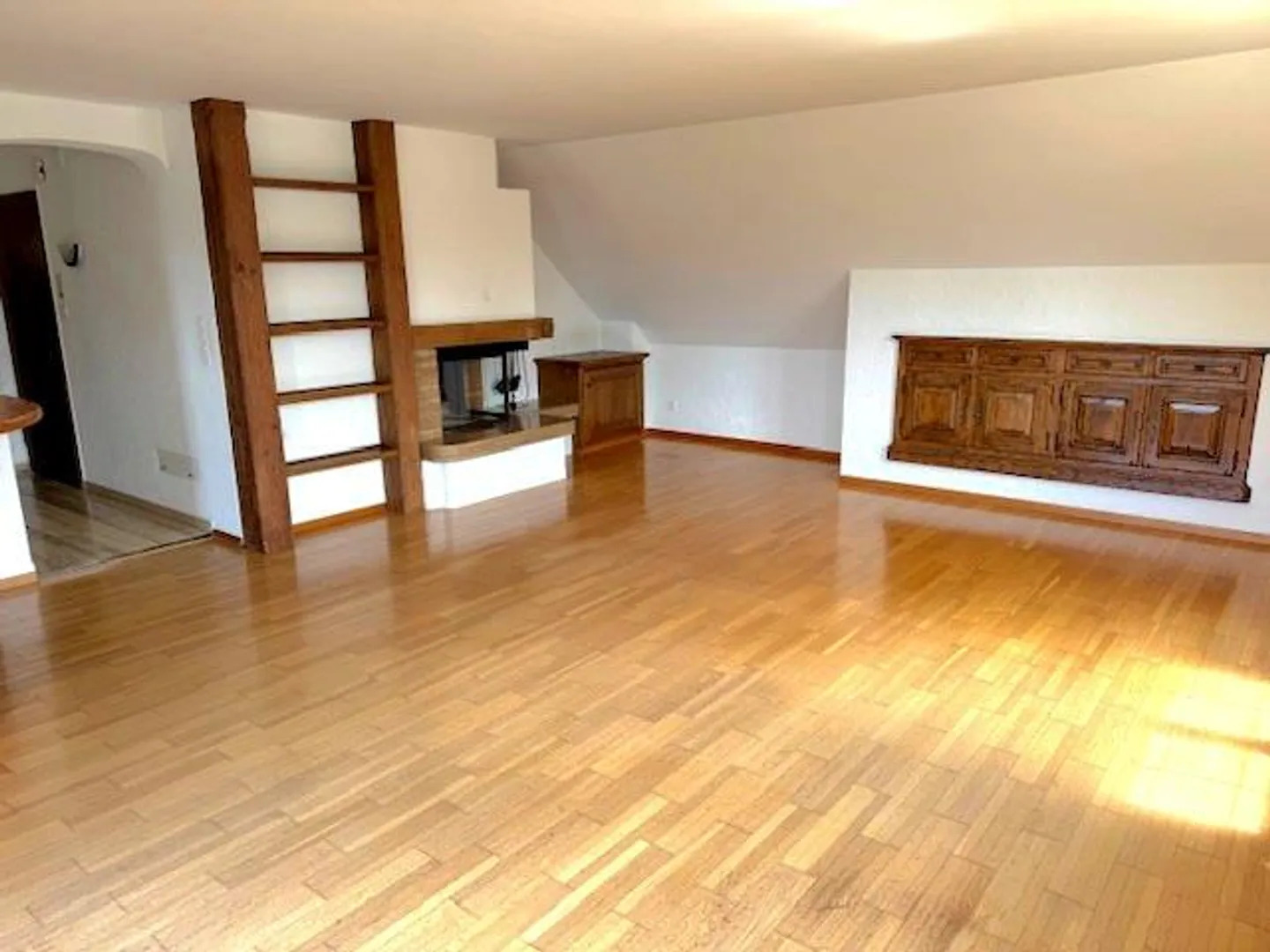 3.5 Room Attic Apartment in Central Location in Abtwil - Photo 3 of 10