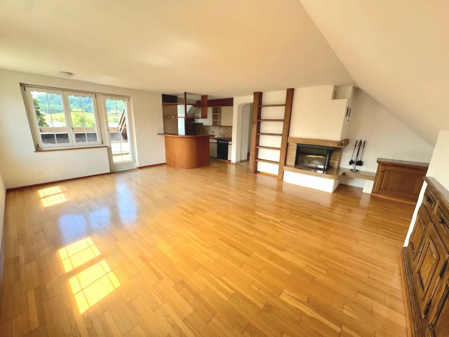 3.5 Room Attic Apartment in Central Location in Abtwil - Photo 4 of 10