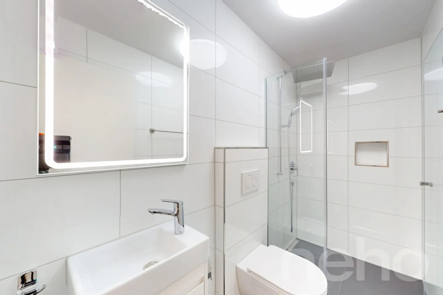 Modern and renovated maisonette apartment with garden seating area - Photo 7 of 12