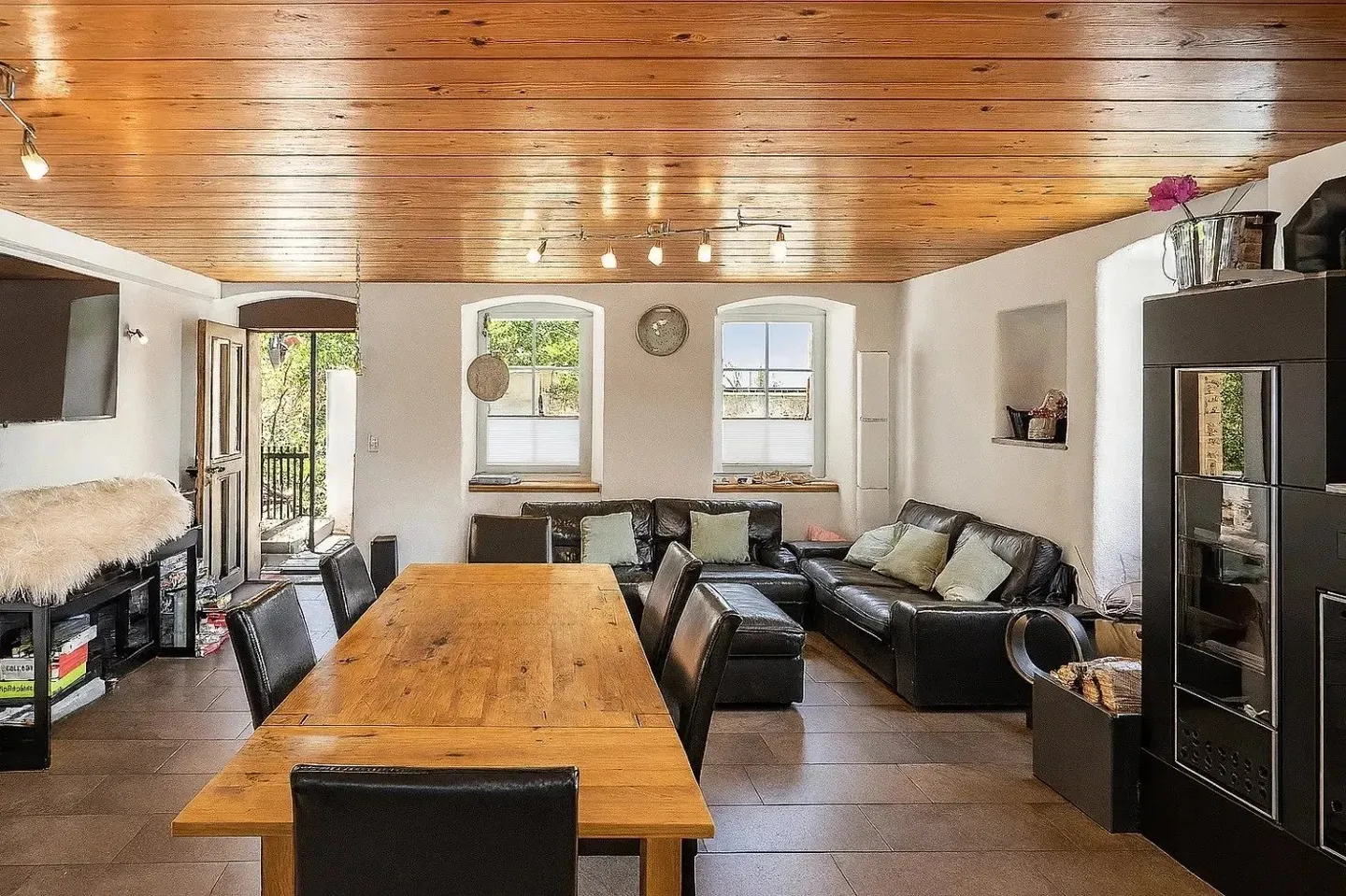 Charming house located just 5 minutes from Yverdon - Photo 1 of 8