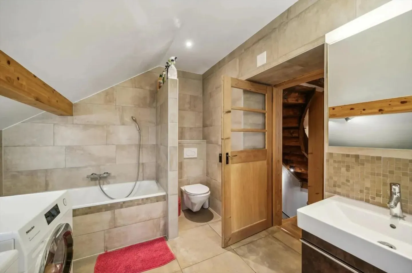 Charming house located just 5 minutes from Yverdon - Photo 6 of 8