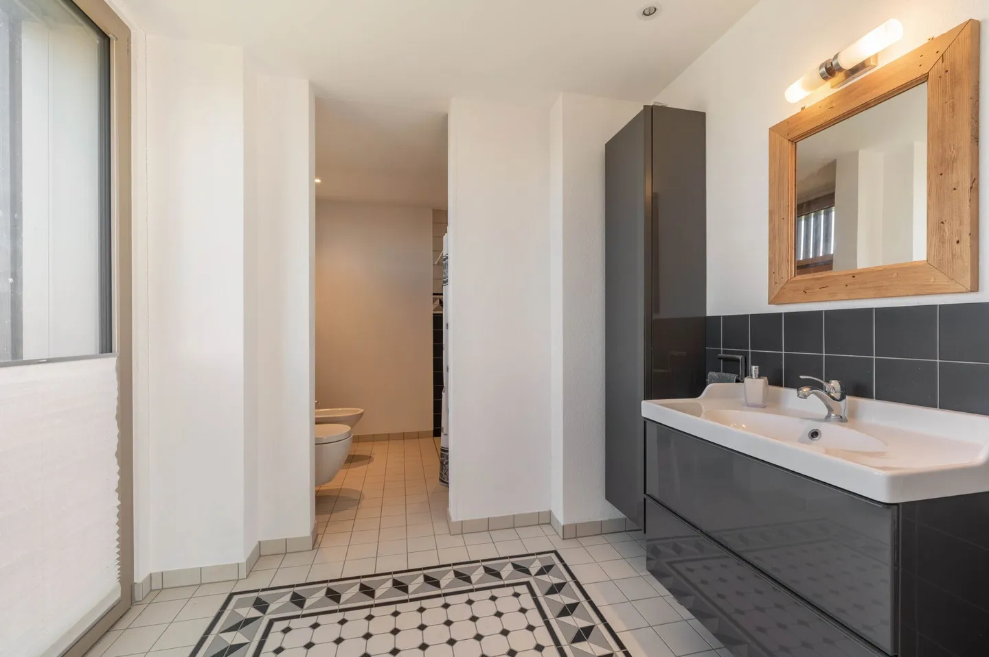 MODERN 5.5-ROOM PENTHOUSE | SUNNY | VIEW - Photo 4 of 9