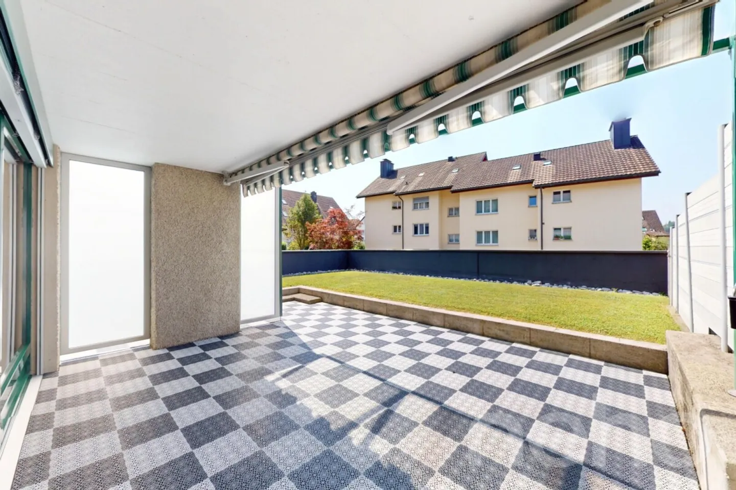 Modern and renovated maisonette apartment with garden seating area - Photo 12 of 12