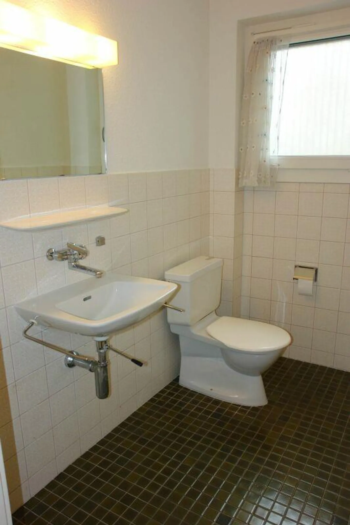 Grosszügige Wohnung mit Terrasse - Foto 8 von 11