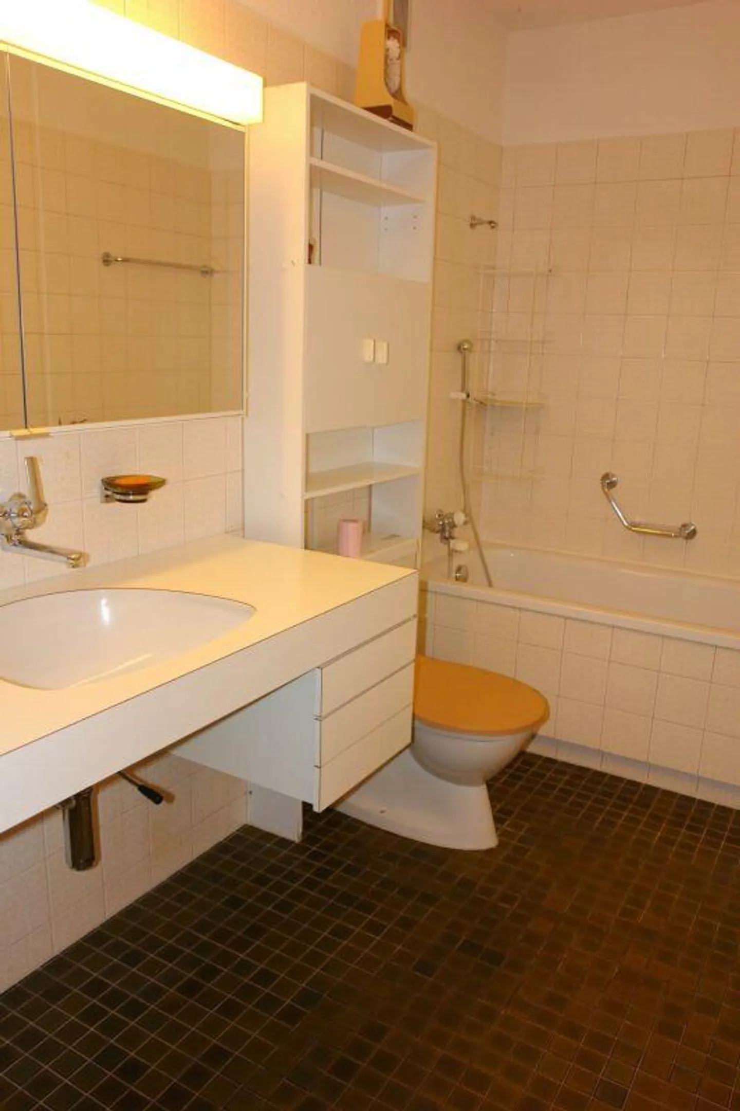 Grosszügige Wohnung mit Terrasse - Foto 9 von 11