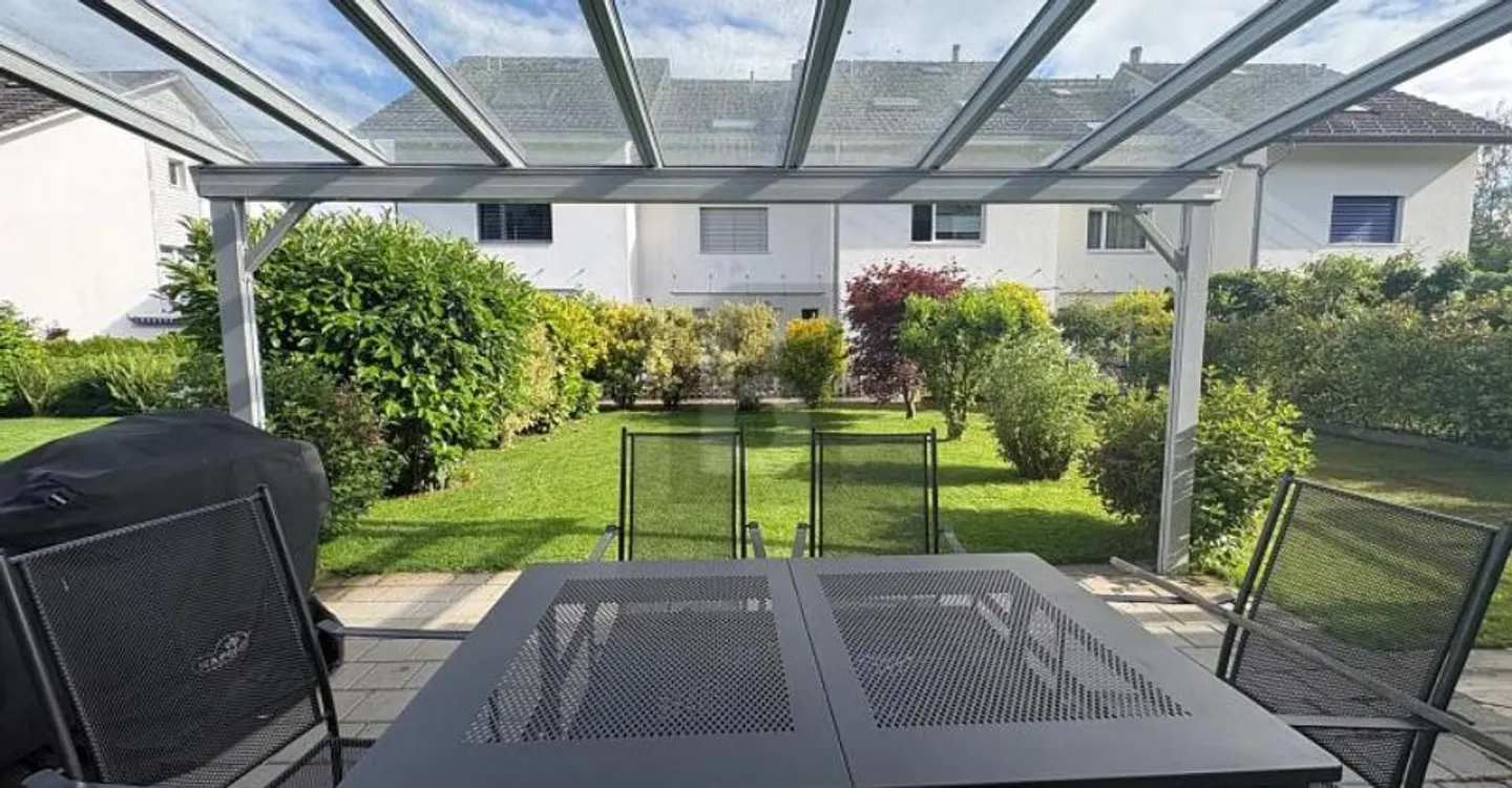 Maison familiale avec jardin - Photo 2 sur 6
