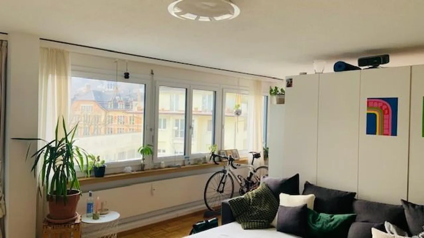 Opportunité! Appartement spacieux et calme de 1 ½ pièce en ville avec balcon - Photo 4 sur 8