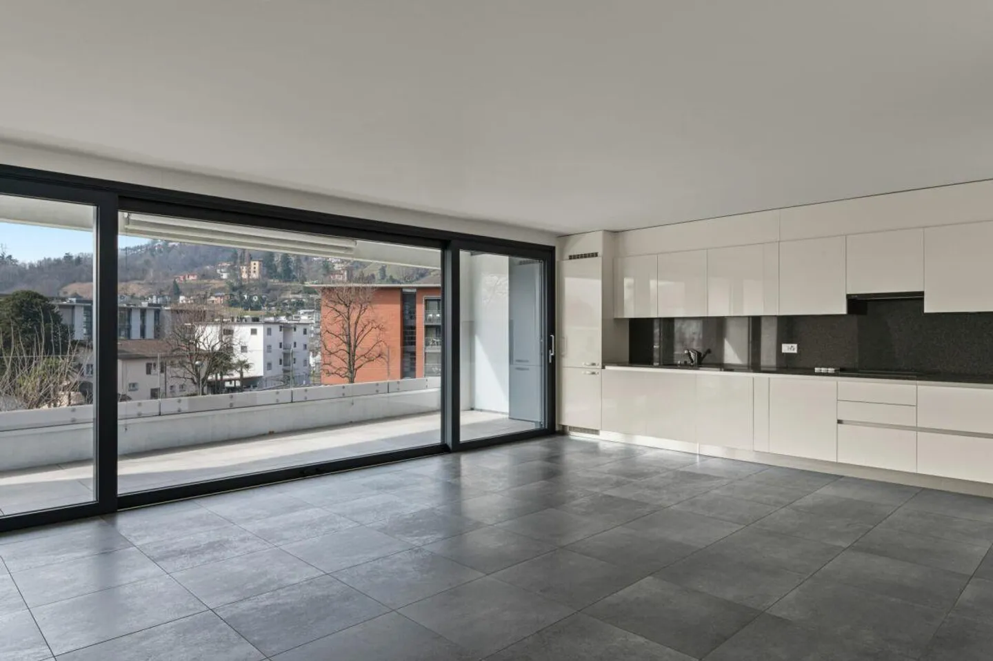 Moderne und designorientierte Residenz. 3,5 Zimmer mit großer Terrasse - Foto 3 von 10