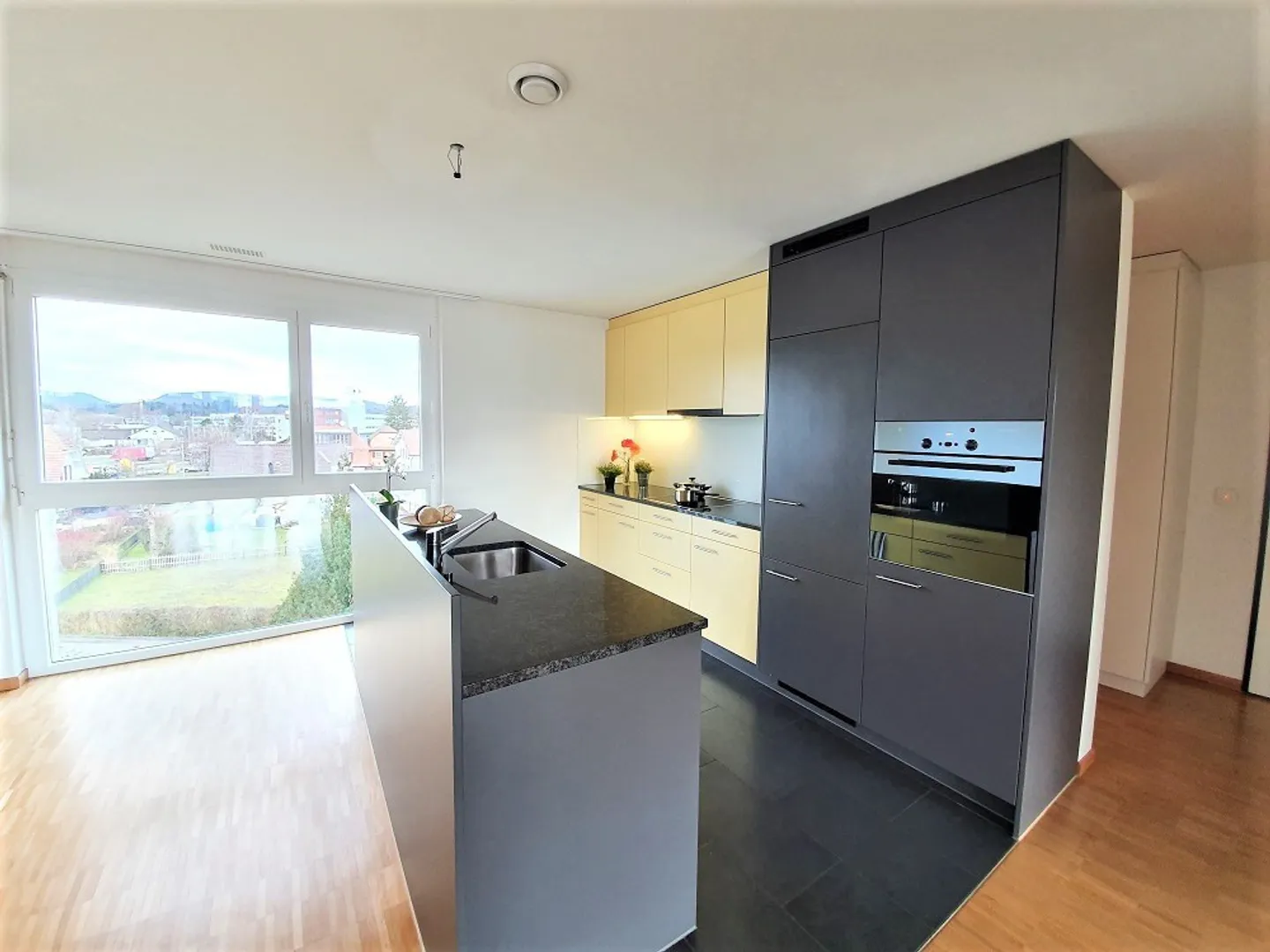 Geräumige Wohnung mit Balkon - Foto 2 von 8