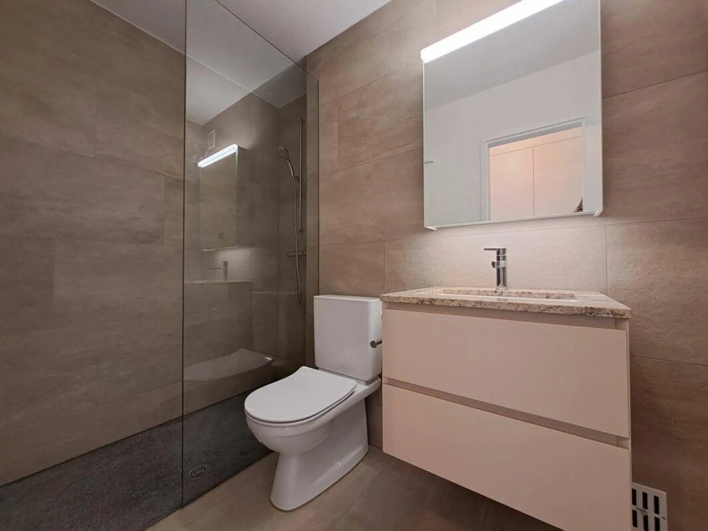 Centrally located 1.5-room apartment near the train station - Photo 5 of 5